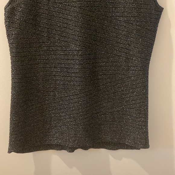 Dana Buchman large top black metallic threads sleeveless - Picture 3 of 12